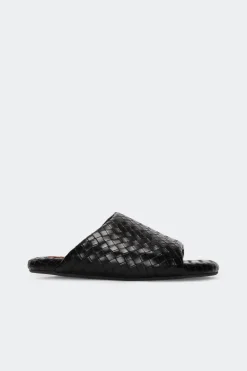 Wovenwoven bubble slide