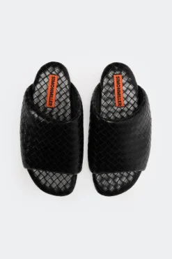 Wovenwoven bubble slide
